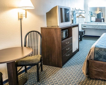 rodeway inn and suites wilmington north