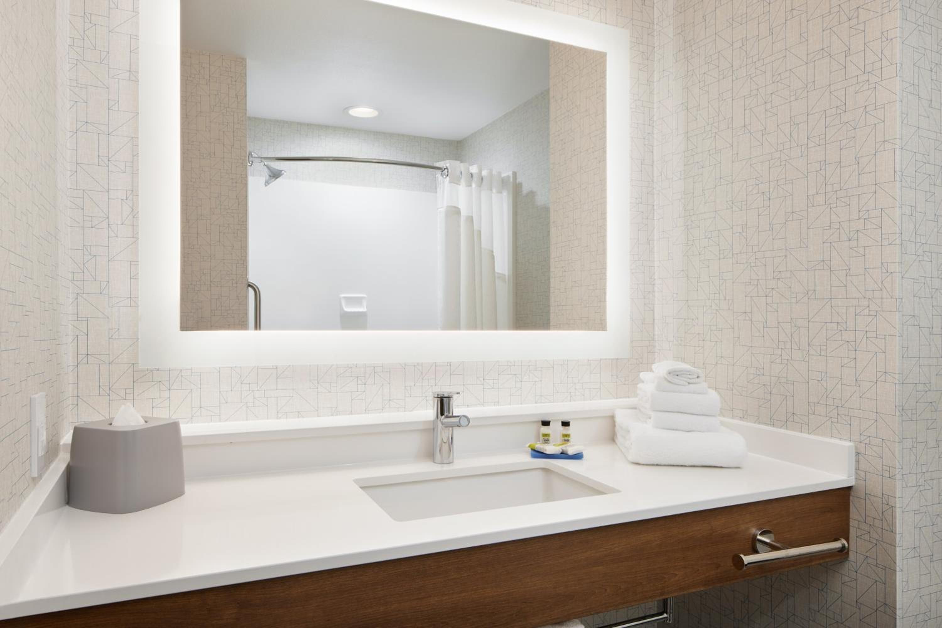 holiday inn express and suites salem by ihg
