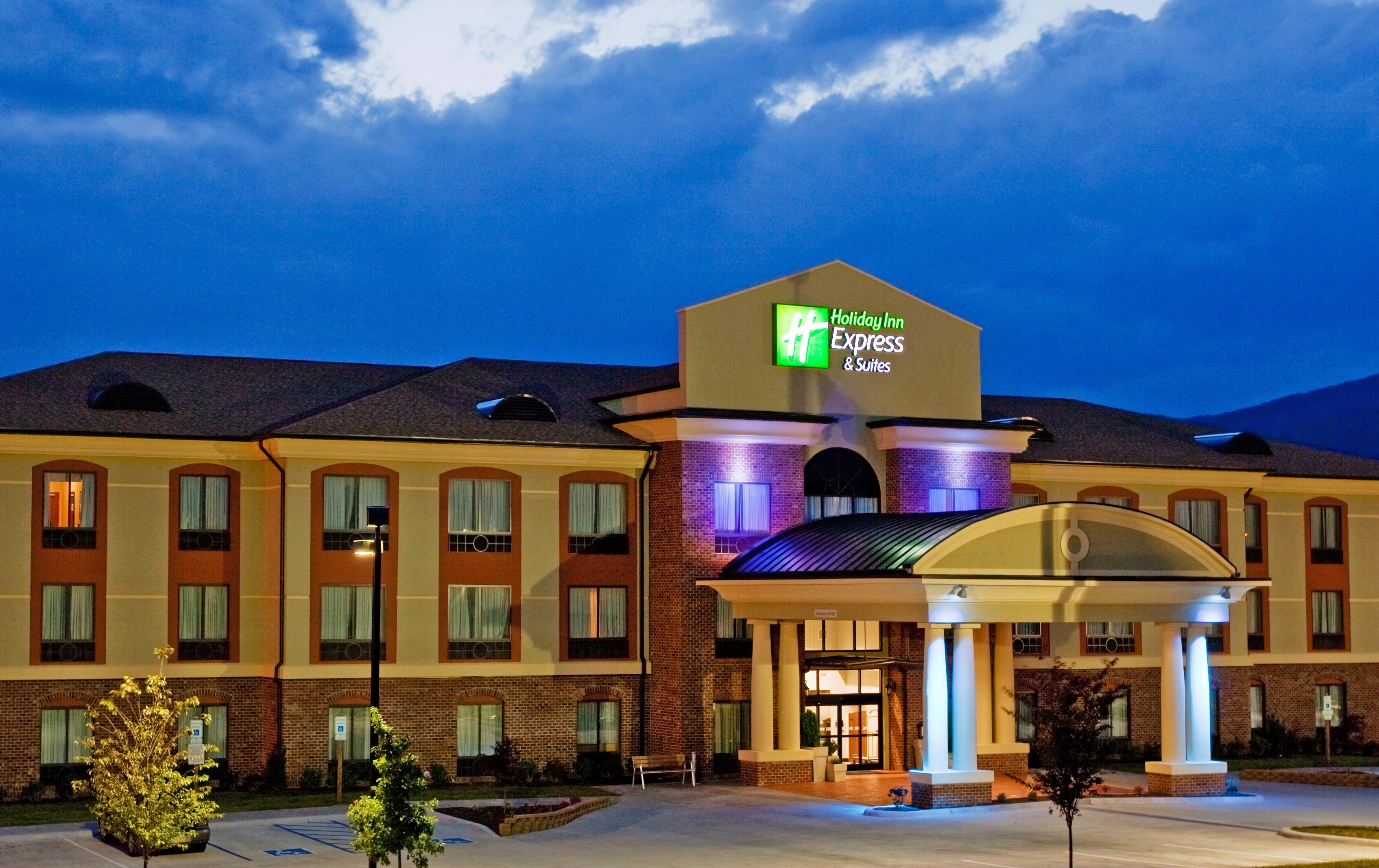 holiday inn express and suites salem by ihg