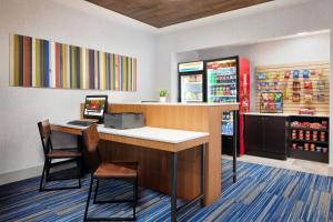 holiday inn express and suites salem by ihg