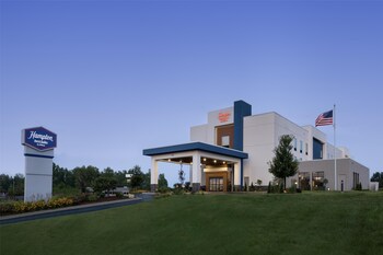hampton inn and suites moline quad city intl aprt