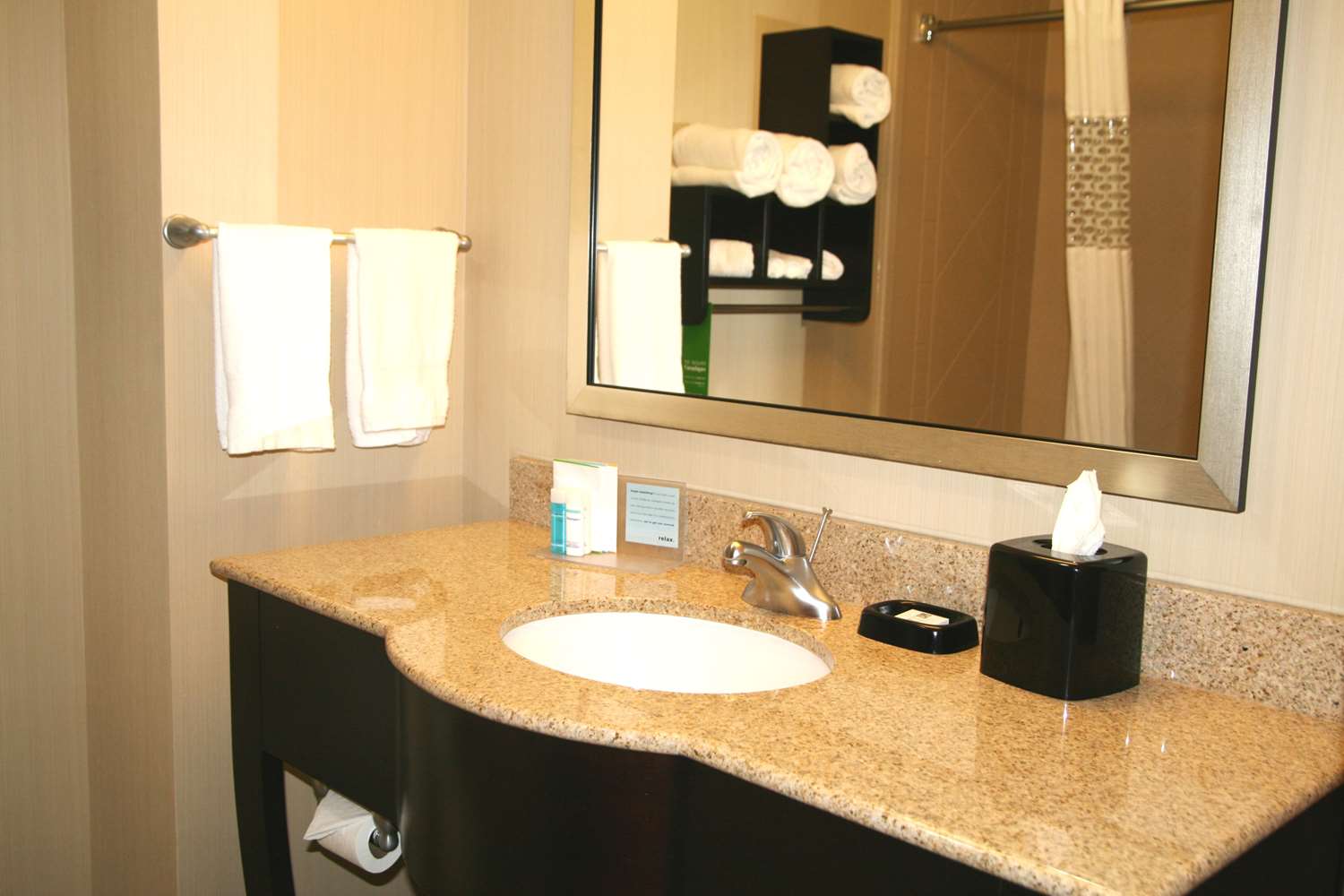 hampton inn and suites liberal