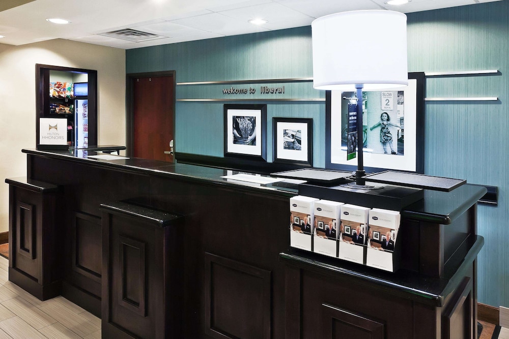 hampton inn and suites liberal
