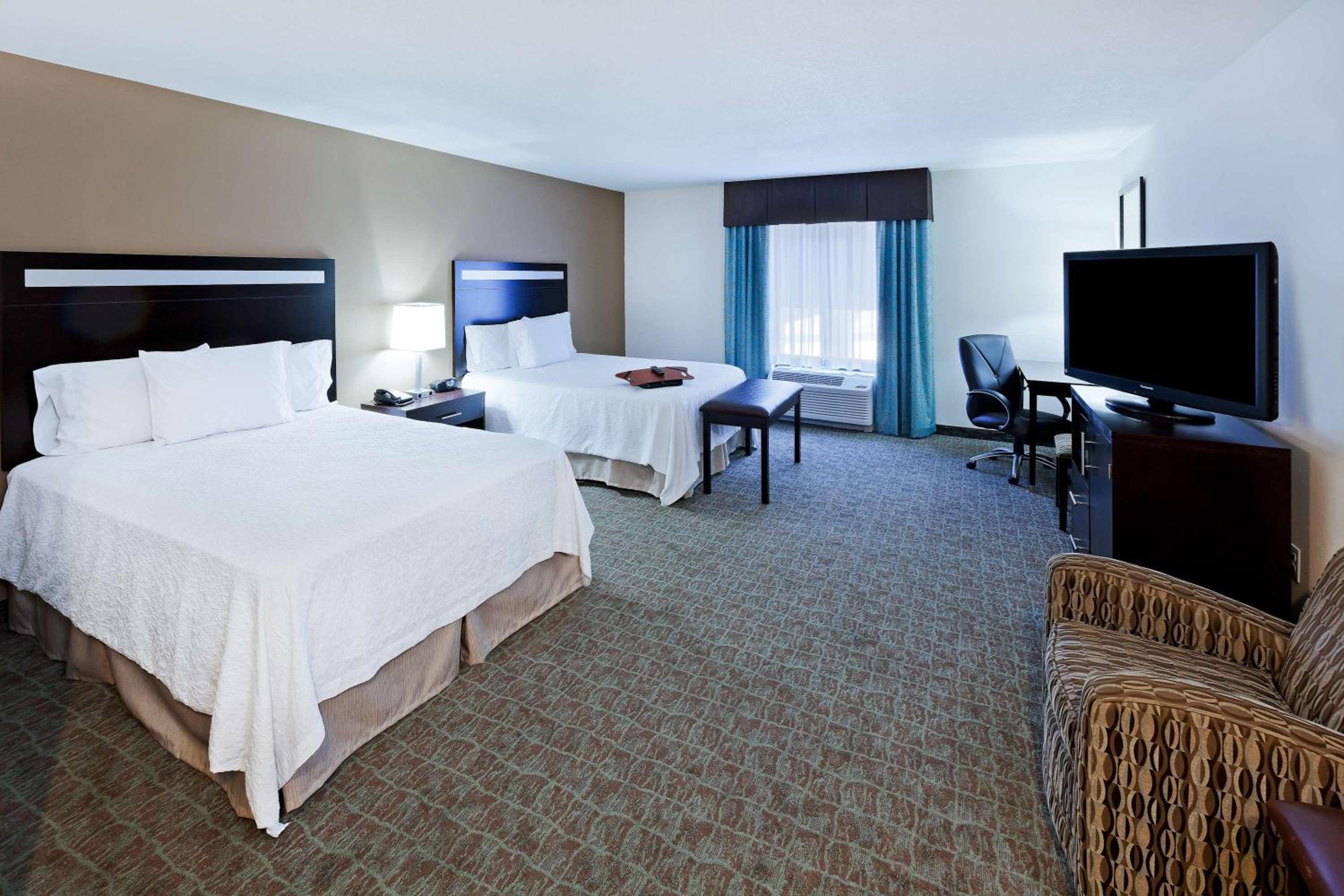 hampton inn and suites liberal