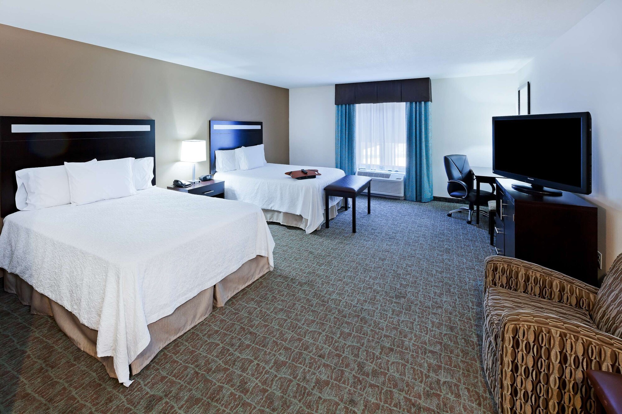 hampton inn and suites liberal