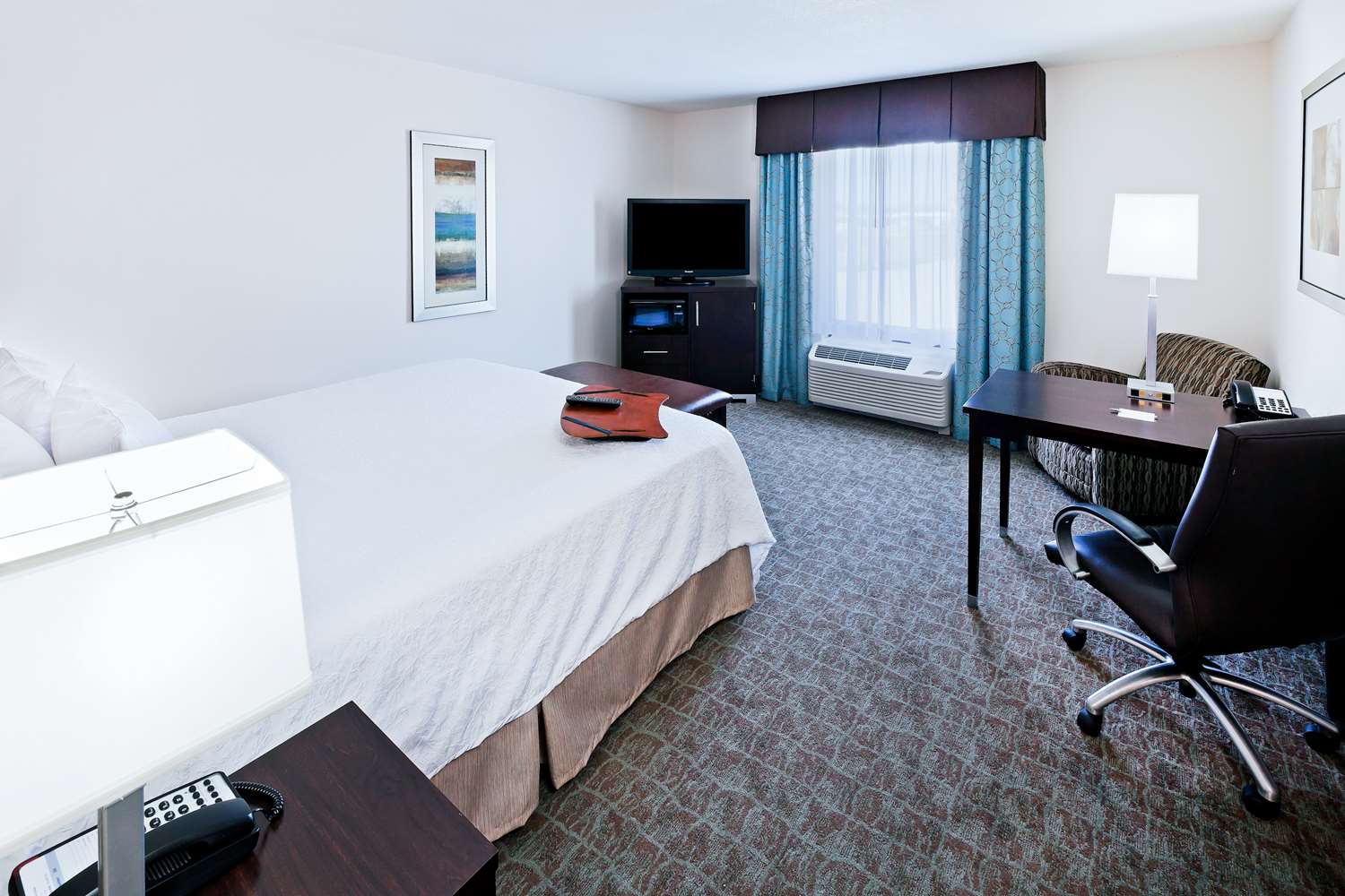 hampton inn and suites liberal