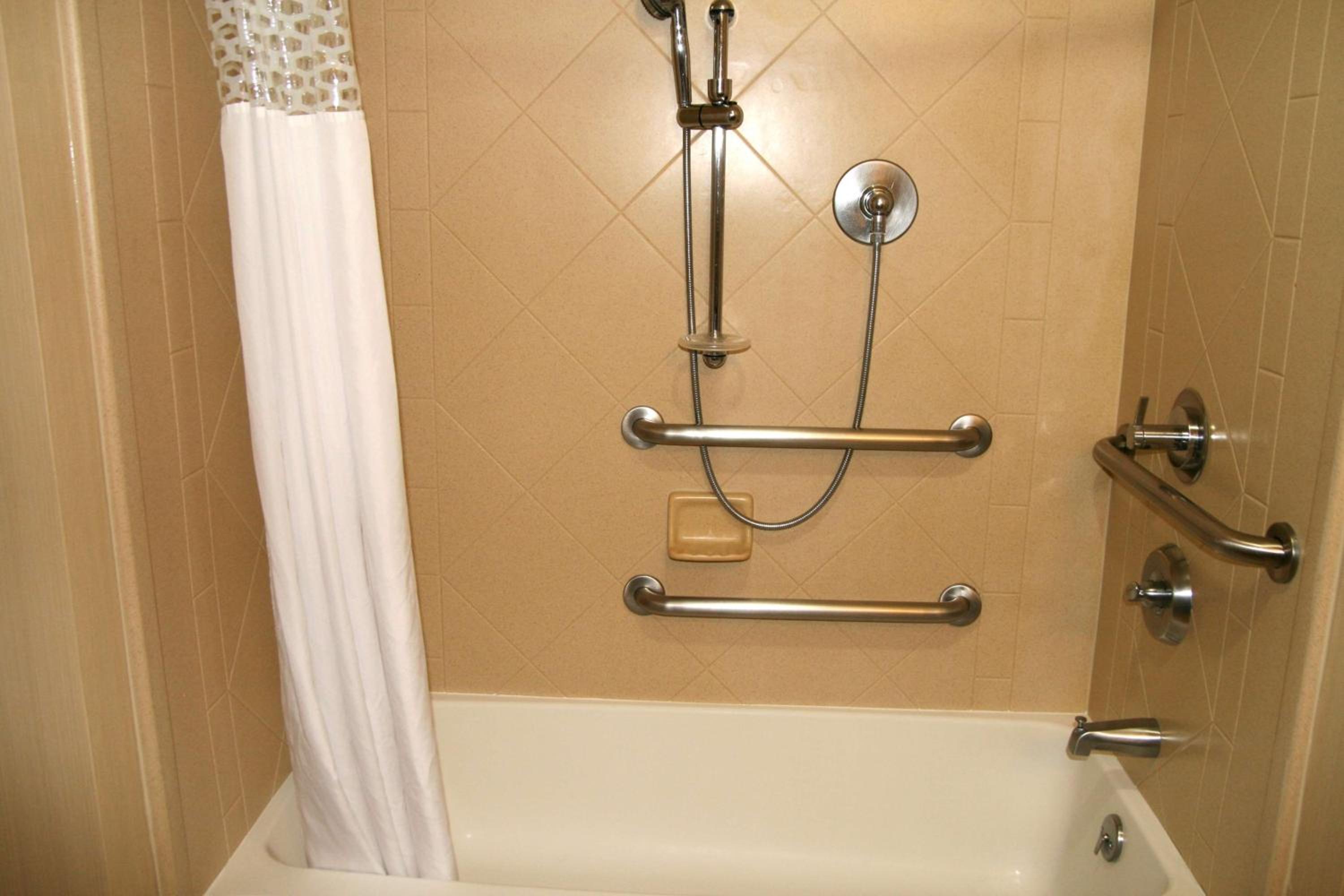 hampton inn and suites liberal