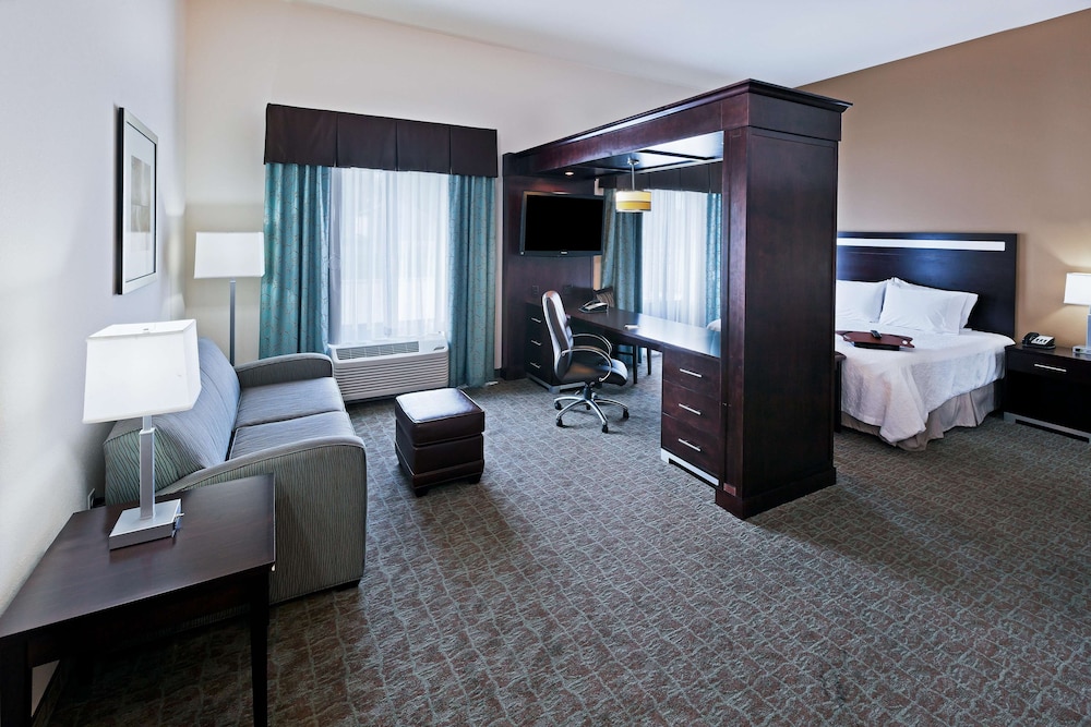 hampton inn and suites liberal