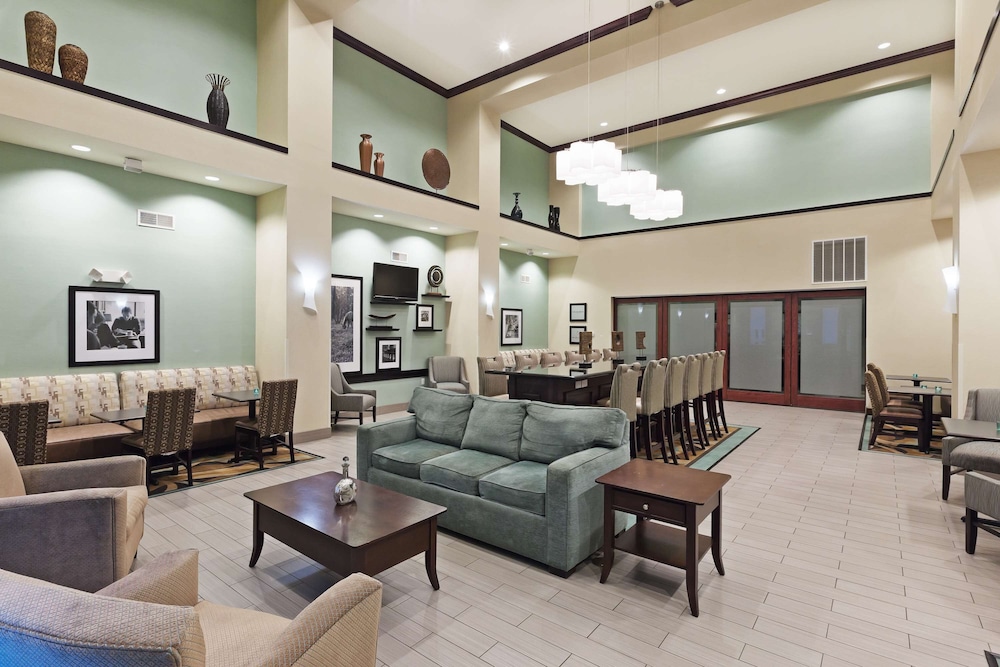 hampton inn and suites liberal