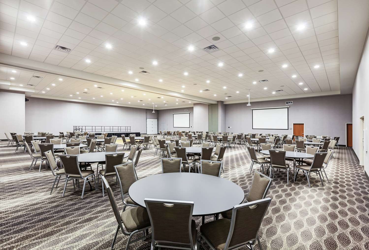 hampton inn and suites liberal