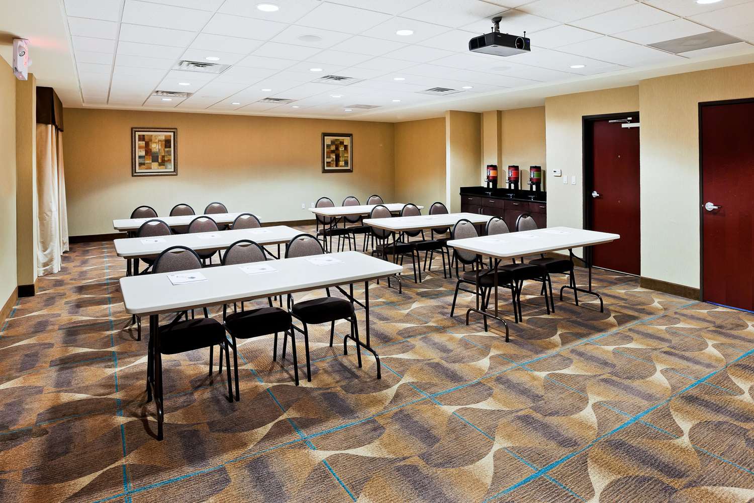 hampton inn and suites liberal