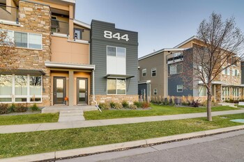 Fancy Townhome Near Old Town, Breweries And River!,,3.5 star