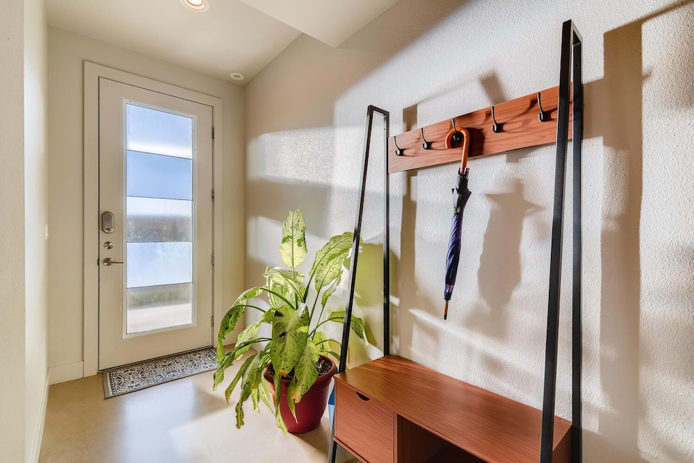 fancy townhome near old town breweries and river