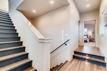 fancy townhome near old town breweries and river