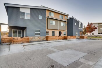 Fancy Townhome Near Old Town, Breweries And River!,,3.5 star