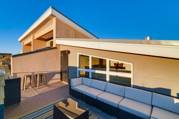 fancy townhome near old town breweries and river