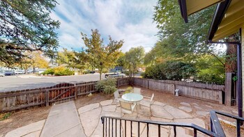 Mulberry Place: A Charming Cottage Near Old Town!,,3.5 star