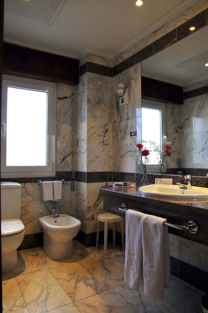 hotel zenit dos infantas