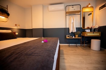 urla 1867 hotel