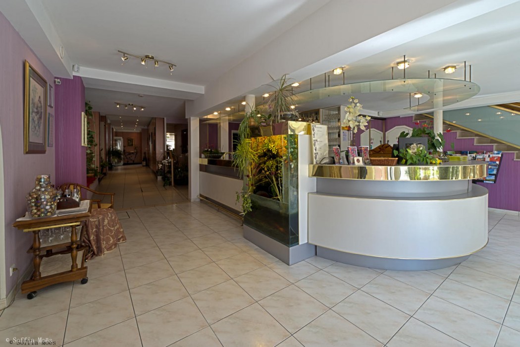 Logis Hostellerie Du Mont Aimé,Chalons-En-Champagne>>Bergeres-Les-Vertus,3 star