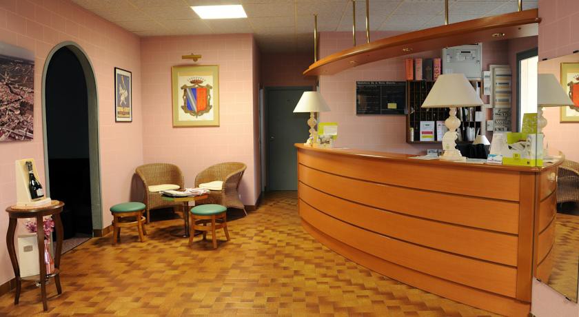 Logis Hostellerie De La Reine Blanche,Blancs-Coteaux>>Bergeres-Les-Vertus,3 star