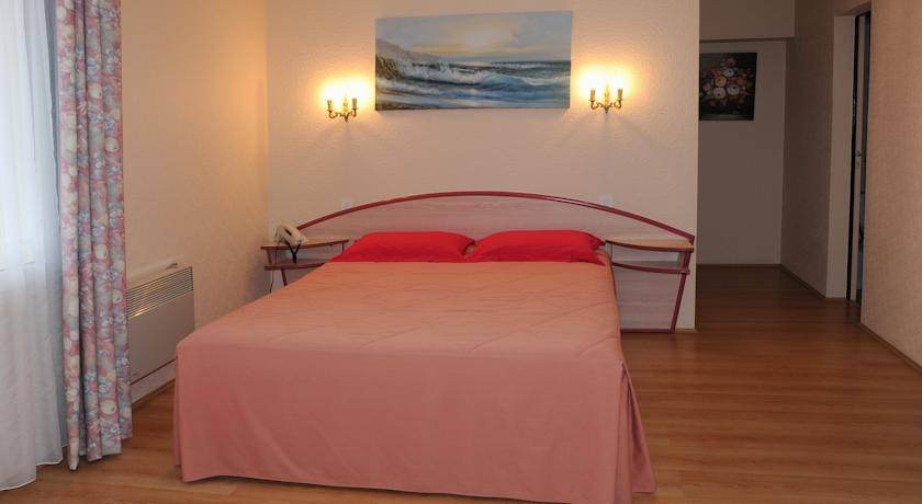 Logis Hostellerie De La Reine Blanche,Blancs-Coteaux>>Bergeres-Les-Vertus,3 star