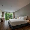 flamingos cat ba resort luxury