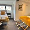 large luxury house boat 5 ensuite bedrooms
