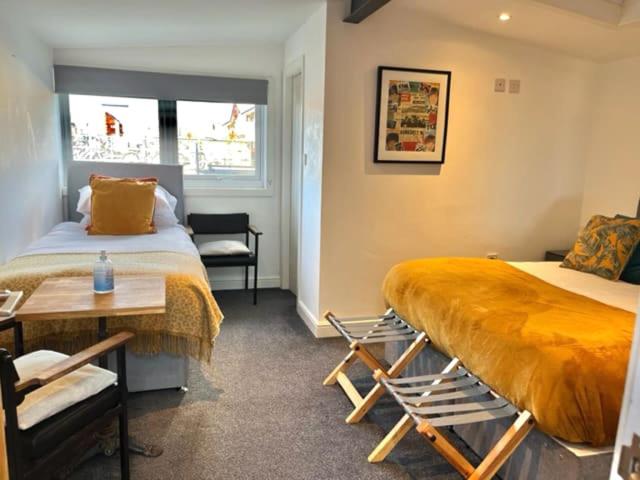 large luxury house boat 5 ensuite bedrooms