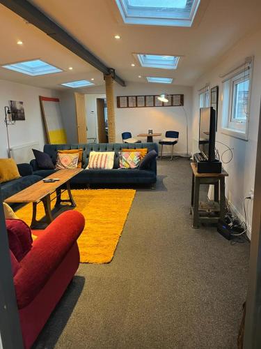 large luxury house boat 5 ensuite bedrooms