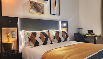 hotel star champs elysees