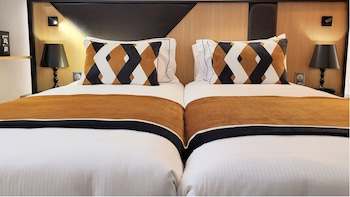 hotel star champs elysees