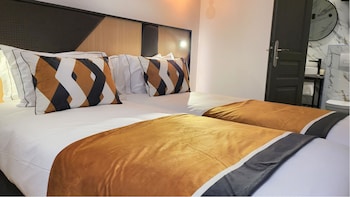 hotel star champs elysees