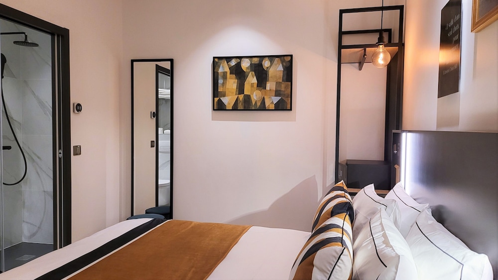 hotel star champs elysees