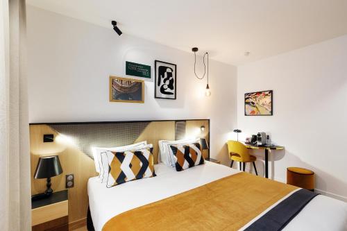 Hotel Star Champs Elysees,Batignolles>>Arc De Triomphe,4 star