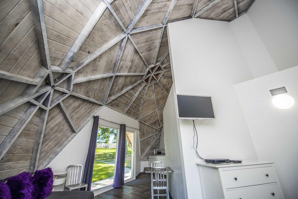 studio 02 lake sumner