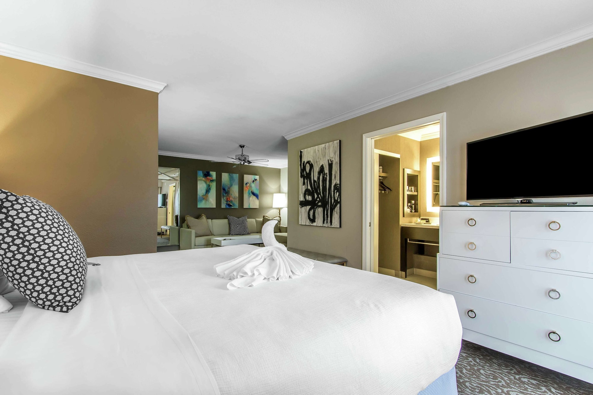 the burgundy hotel tapestry collection by hilton