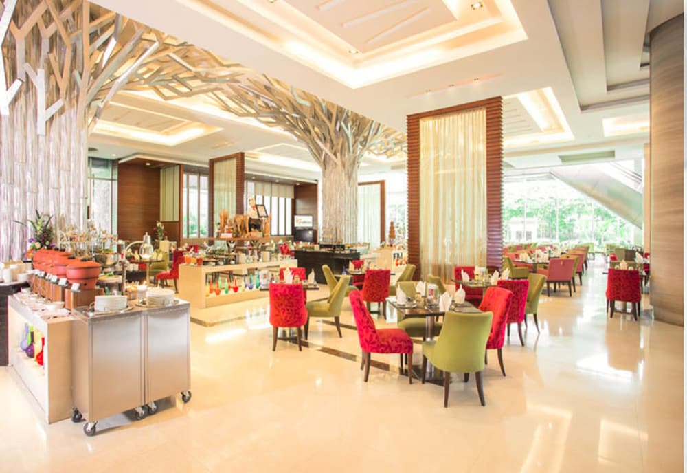 the grand fourwings convention hotel