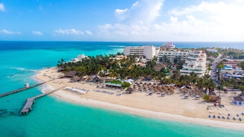 privilege aluxes isla mujeres adults only