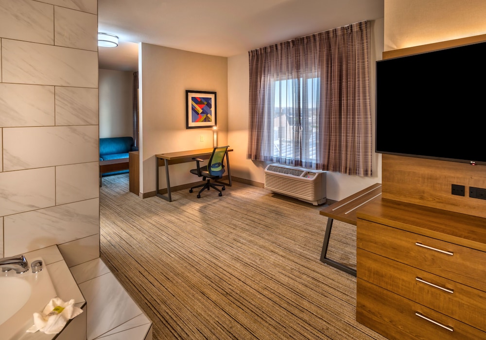 holiday inn express reno airport by ihg