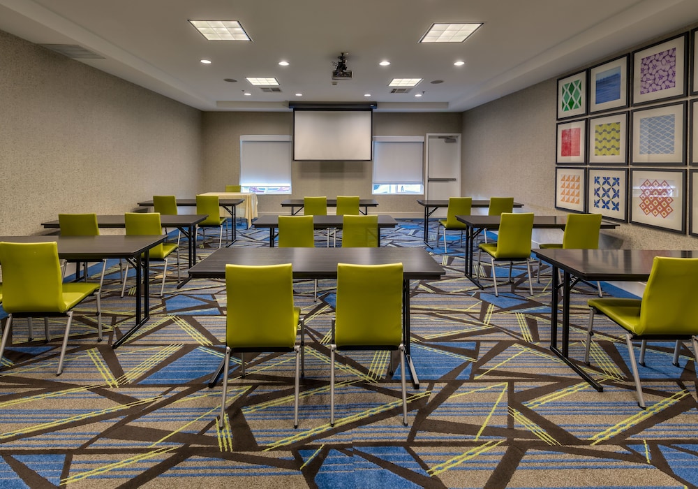 holiday inn express reno airport by ihg