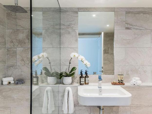 quay west suites melbourne