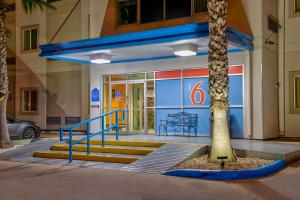 Motel 6 Eagle Pass, Tx - Lakeside,Eagle Pass>>Cotulla,2 star