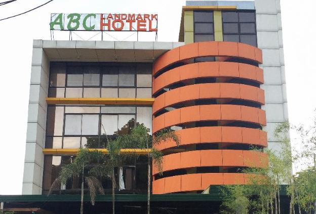 reddoorz plus abc landmark hotel