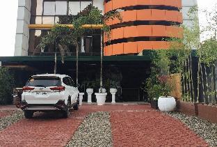 reddoorz plus abc landmark hotel