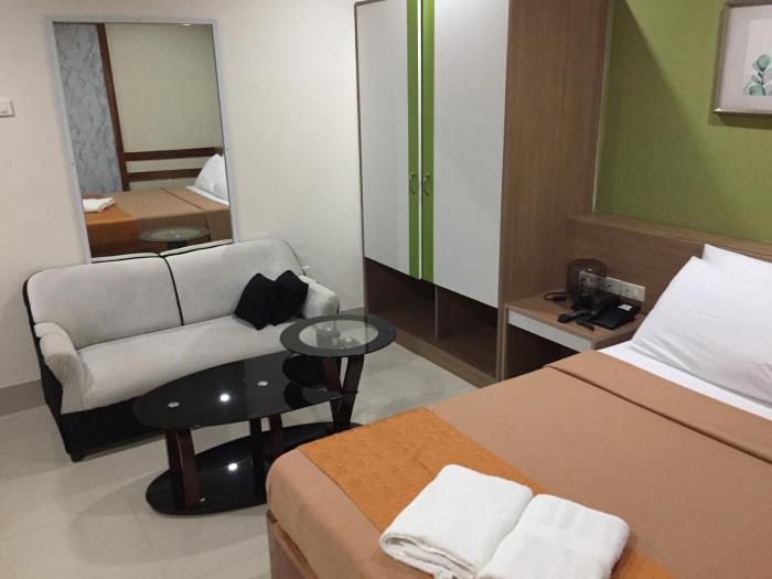 reddoorz plus abc landmark hotel