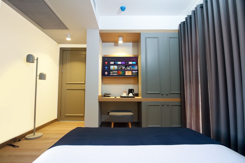 mellow blue hotel