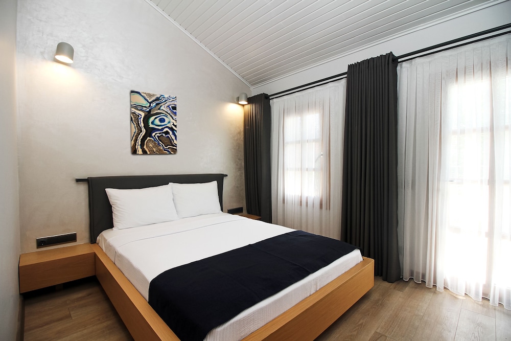 mellow blue hotel