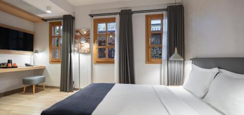 mellow blue hotel