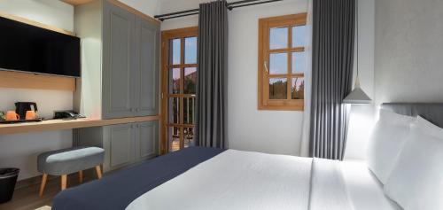mellow blue hotel
